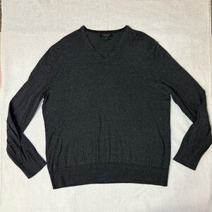 Banana Republic Men’s XL Silk Cashmere Wool Blend V-Neck Grey Sweater Luxury